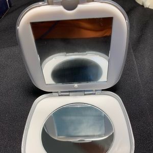 Avon new light up mirror